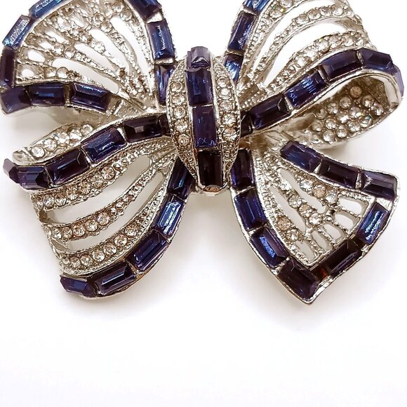 Vintage Bow Ribbon Brooch Silver-Tone Metal Blue Enamel Shiny Rhinestones Pin - Picture 2 of 11